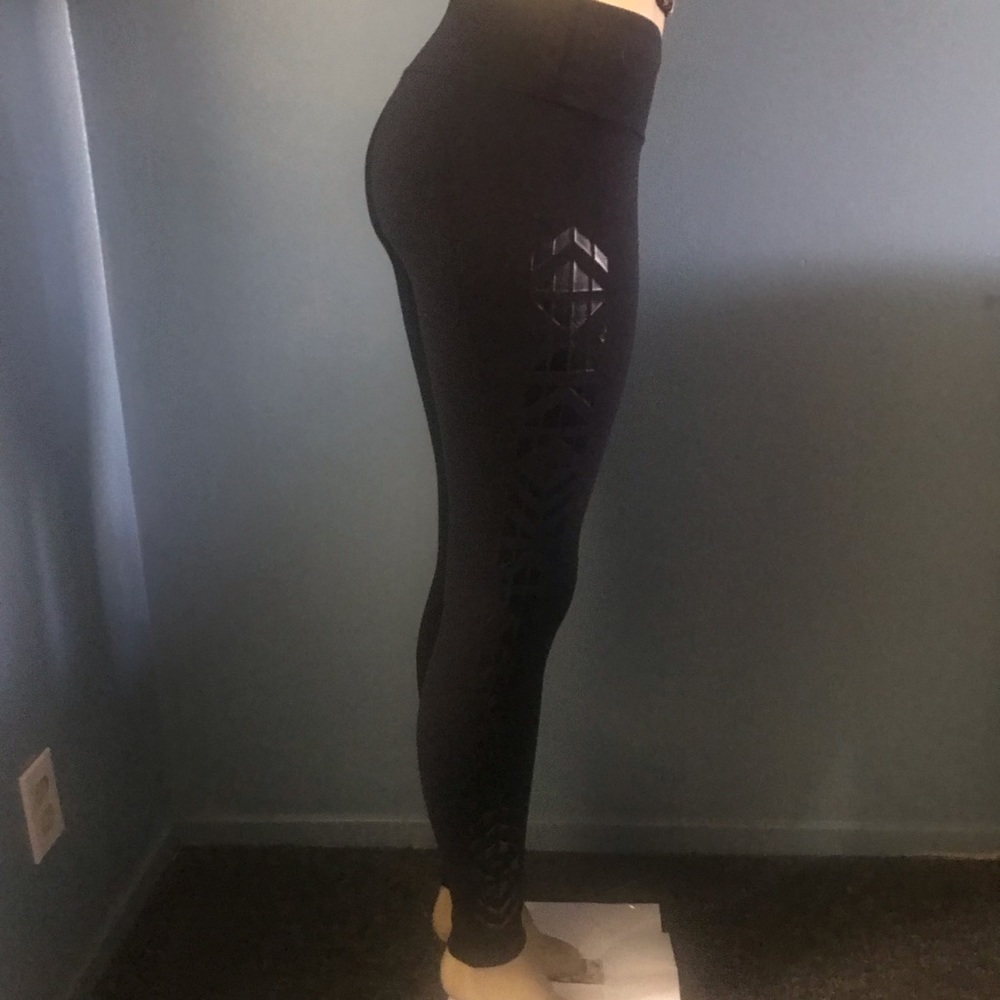 Lululemon - Picture 5 of 6